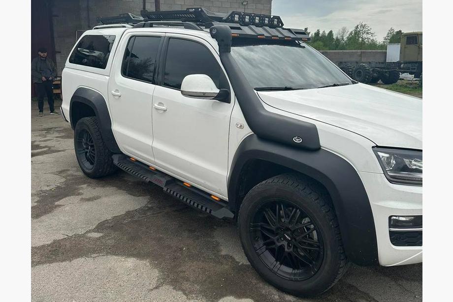 Volkswagen Amarok 2010–2022 Sānu sliekšņi Dakar V2 ar LED (2 gab., metāls) Foto 8