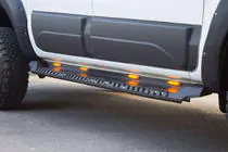 Volkswagen Amarok 2010–2022 Sānu pakāpieni Dakar V1 ar LED (2 gab., metāls) foto 2