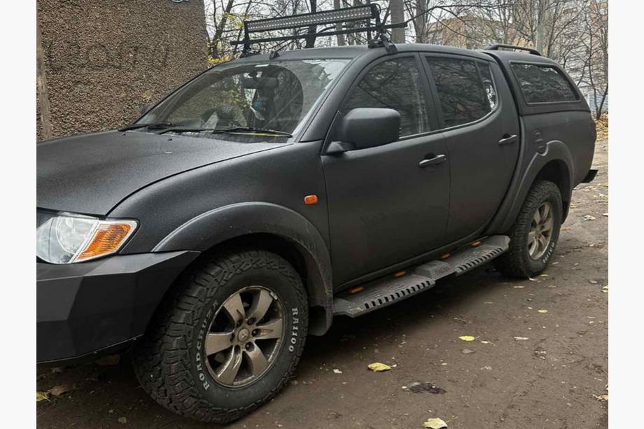 Mitsubishi L200 2006–2015 Sānu sliekšņi Dakar V2 ar LED (2 gab., metāls) Image