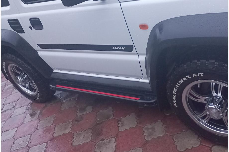 Suzuki Jimny 2018– Sānu pakāpieni Maya Red (2 gab., alumīnijs) Image