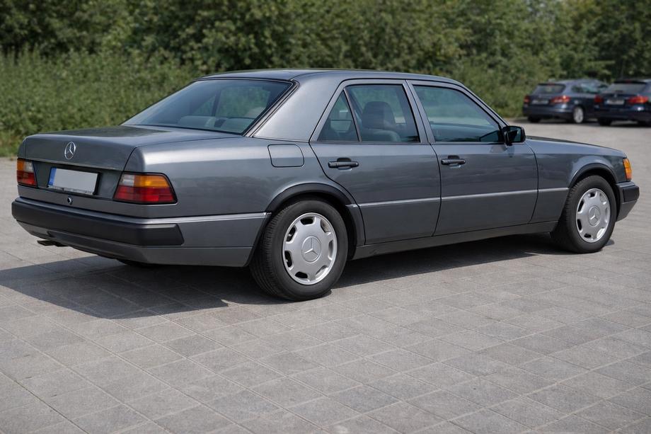 Mercedes E-klase W124 1984–1997 Riteņu arku uzlikas 1989-1995 (4 gab., melni, ABS plastmasa) Foto 3