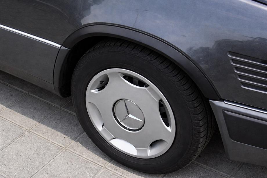 Mercedes E-klase W124 1984–1997 Riteņu arku uzlikas 1989-1995 (4 gab., melni, ABS plastmasa) Foto 1