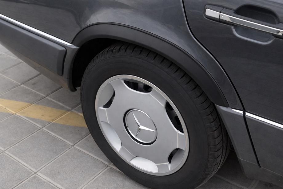 Mercedes E-klase W124 1984–1997 Riteņu arku uzlikas 1989-1995 (4 gab., melni, ABS plastmasa) Foto 2