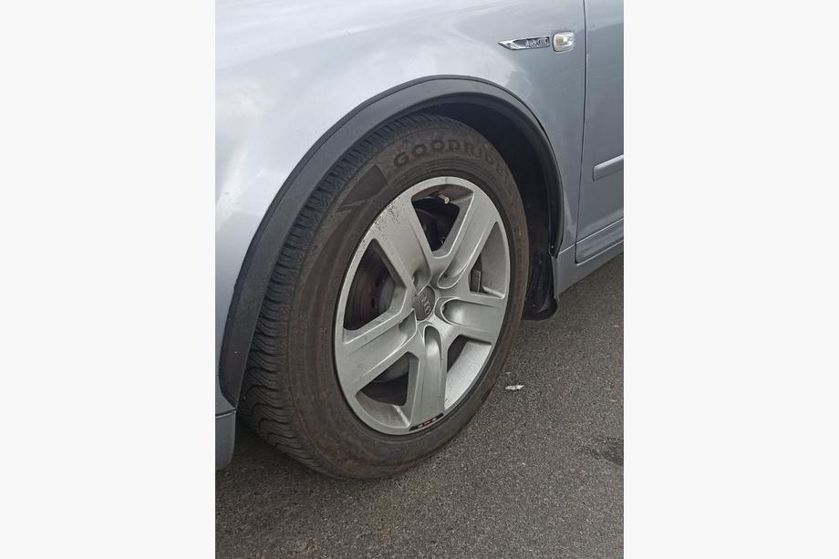 Audi A4 B6 2000–2004 Arku uzlikas (4 gab., melnas, ABS plastmasa) Image
