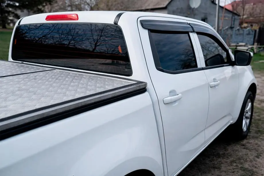 Isuzu D-Max 2019– Logu vēja deflektori (4 gab., Sunplex Sport) Foto 5