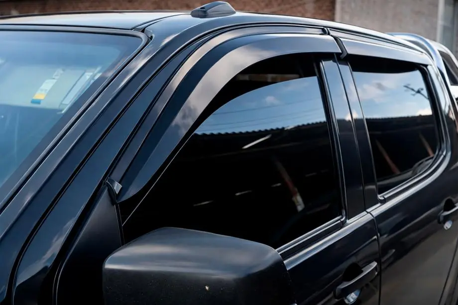 Isuzu D-Max 2019– Logu vēja deflektori (4 gab., Sunplex Sport) Foto 1