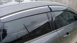 Ford Focus III 2011–2017 Logu vēja deflektori ar hromētu moldingu HB/Sedan (4 gab., Sunplex Chrome) foto 1