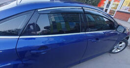 Ford Focus III 2011–2017 Logu vēja deflektori ar hromētu moldingu HB/Sedan (4 gab., Sunplex Chrome) foto 2
