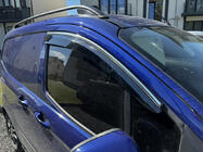 Ford Courier 2014–2023 Logu vēja deflektori ar hromētu moldingu (4 gab., Sunplex Chrome) foto 2