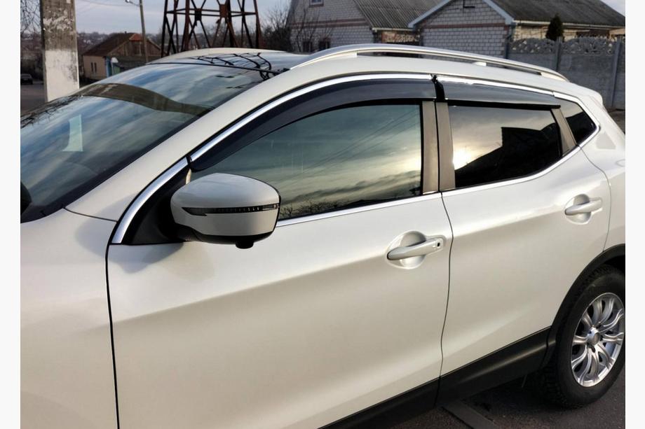 Nissan Qashqai 2014–2021 Logu vēja deflektori ar hromētu moldingu (4 gab., Sunplex Chrome) Image