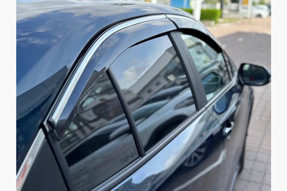 Toyota Corolla 2019– Logu vēja deflektori ar hromētu moldingu (4 gab., Sunplex Chrome) Image