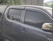 Toyota Hilux 2006–2015 Logu vēja deflektori ar hromētu moldingu (4 gab., Sunplex Chrome) foto 2