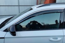 Skoda Karoq 2018– Logu vēja deflektori ar hromētu moldinglīsti (4 gab., HIC) foto 4