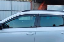 Skoda Karoq 2018– Logu vēja deflektori ar hromētu moldinglīsti (4 gab., HIC) foto 6