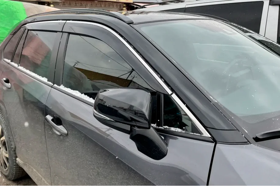 Toyota Rav 4 2019–2025 Logu vēja deflektori ar hromētu moldinglīsti (4 gab., HIC) Image