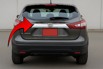 Nissan Qashqai 2014–2021 Uzliktnis virs numura zīmes Libao (plastmasa) foto 1