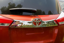 Toyota Rav 4 2013–2018 Nerūsējošā tērauda līste virs numura zīmes uz bampera Libao 2013-2016 foto 2