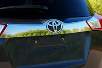 Toyota Rav 4 2013–2018 Nerūsējošā tērauda līste virs numura zīmes uz bampera Libao 2013-2016 foto 1