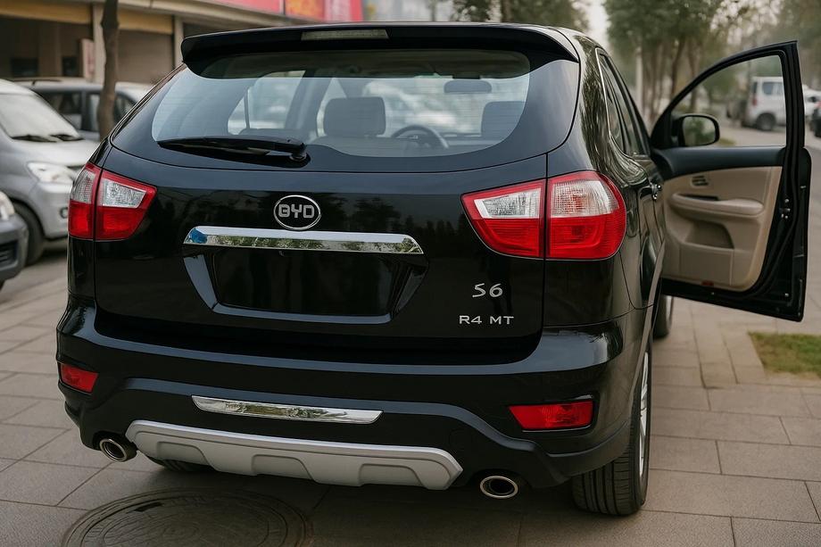 BYD S6 2010–2016 Aizmugurējā difuzora uzlika Image