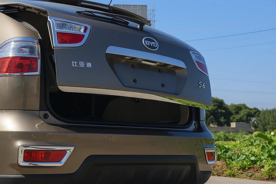 BYD S6 2010–2016 Libao nerūsējošā tērauda bagāžnieka vāka malas uzlika Image