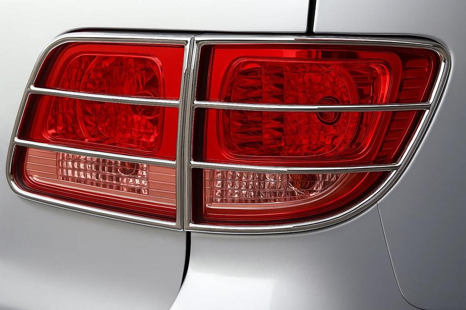 Toyota Fortuner 2006–2015 Aizmugurējo lukturu aizsargs (nerūsējošais tērauds) Foto 1