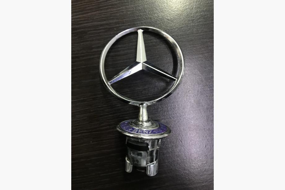 Mercedes S-class W140 1991–1998 IZPĀRDOŠANA! Tēmēkļa emblēma (ar uzrakstu) Image