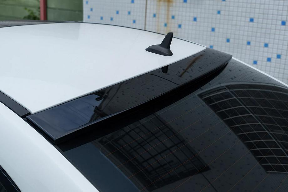 Mercedes C klase W204 2007–2015 Aizmugurējā stikla spoileris Libao V002 (ABS plastmasa) Image