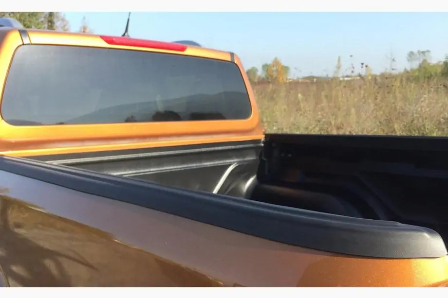 Nissan Navara/NP300 2016– Kravas kastes malas aizsarguzlikas (2 gab.) Image