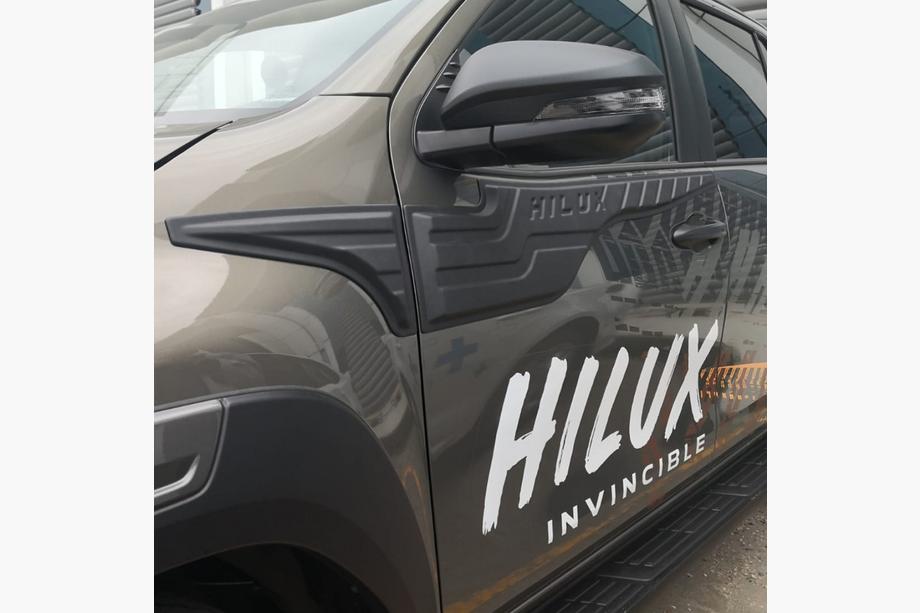 Toyota Hilux 2015– Durvju augšējā līste (4 gab., ABS) Foto 3