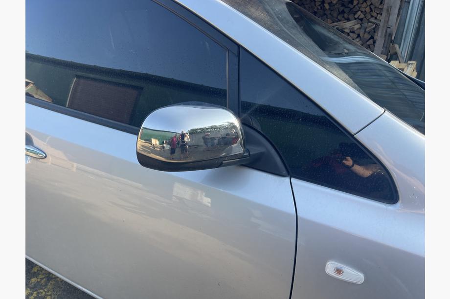 Nissan Leaf 2010–2017 Spoguļu uzlikas (2 gab., nerūsējošais tērauds) OmsaLine - itāļu nerūsējošais tērauds Image