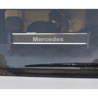 Paneļa plaukts (melns ar sarkanu šuvumu) Mercedes T2 (507-814) 1967–1996 foto 2