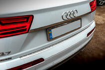 Audi Q7 2015–2026 Hroma līste virs numura zīmes (nerūsējošais tērauds) foto 2