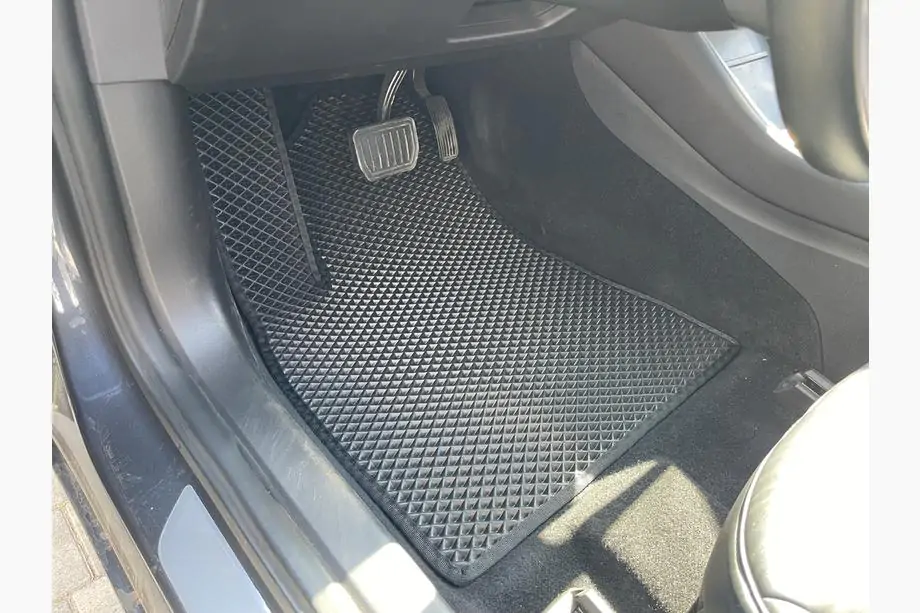 Tesla Model 3 2017– EVA auto paklājiņi (melni) Foto 3