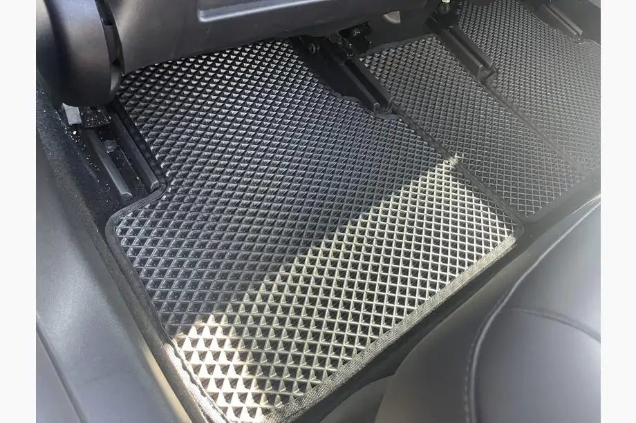 Tesla Model 3 2017– EVA auto paklājiņi (melni) Foto 7