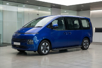 Hyundai Staria 2021– Sānu sliekšņi Allmond Black (2 gab., alumīnijs) foto 1