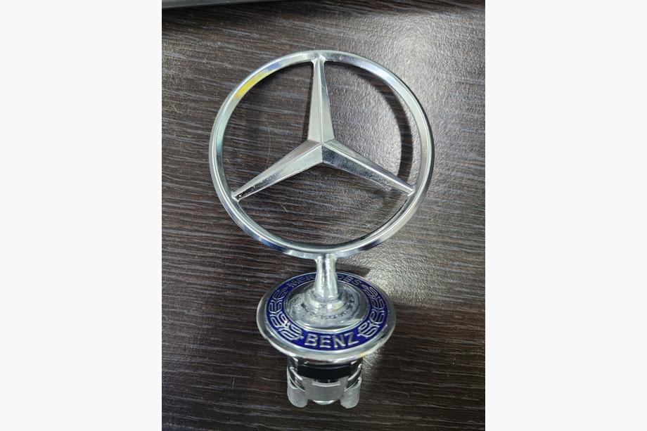 Mercedes E-class W210 1995–2002 IZPĀRDOŠANA! Tēmēkļa emblēma (ar uzrakstu) Image