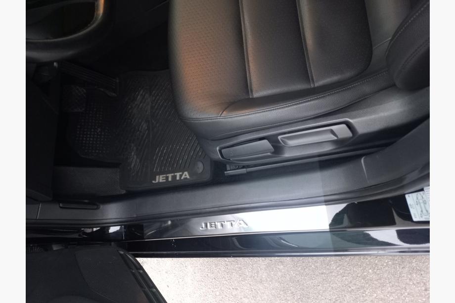 Volkswagen Jetta 2011–2018 Sliekšņu uzlikas Carmos V2 (4 gab., nerūsējošais tērauds) Image