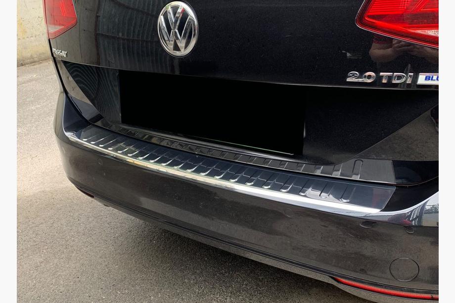Volkswagen Passat B8 2015–2023 Hromēta aizmugurējā bampera uzlika Carmos V2 (SW) Image