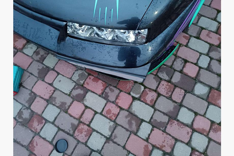 Universāls numura zīmes turētājs uz bufera malas (plastmasa) Foto 5