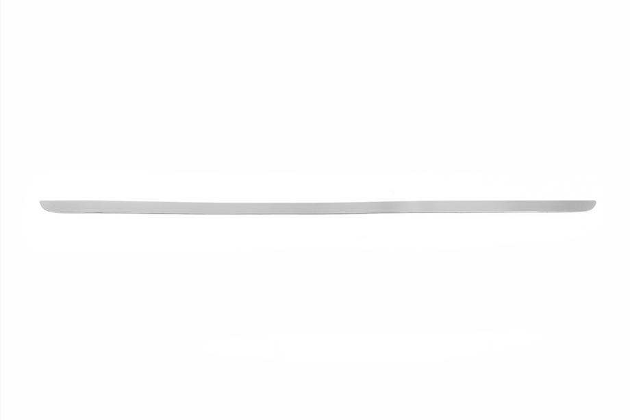 Universāla bagāžnieka vāka maliņas uzlika (nerūsējošais tērauds) 130,5 cm augša, 130 cm apakša, augstums 30 mm Foto 2