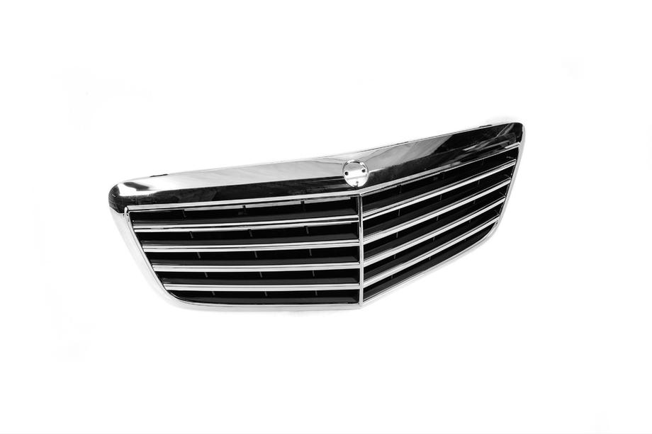 Mercedes E-class W211 2002–2009 Priekšējā radiatora reste (AMG) Foto 3
