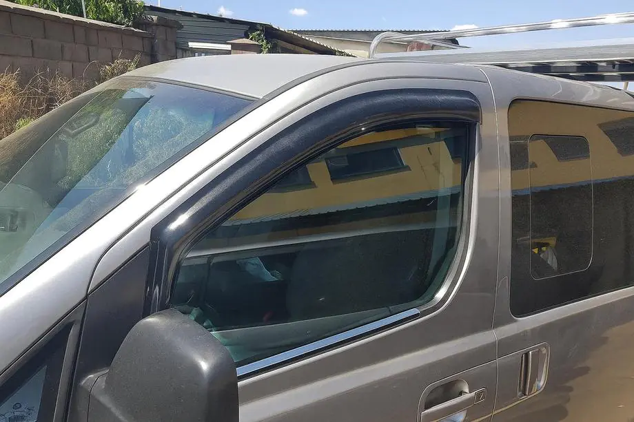 Hyundai H300, H1, Starex 2008–2020 Ārējās logu apdares līstes (2 gab., nerūsējošais tērauds) Foto 1